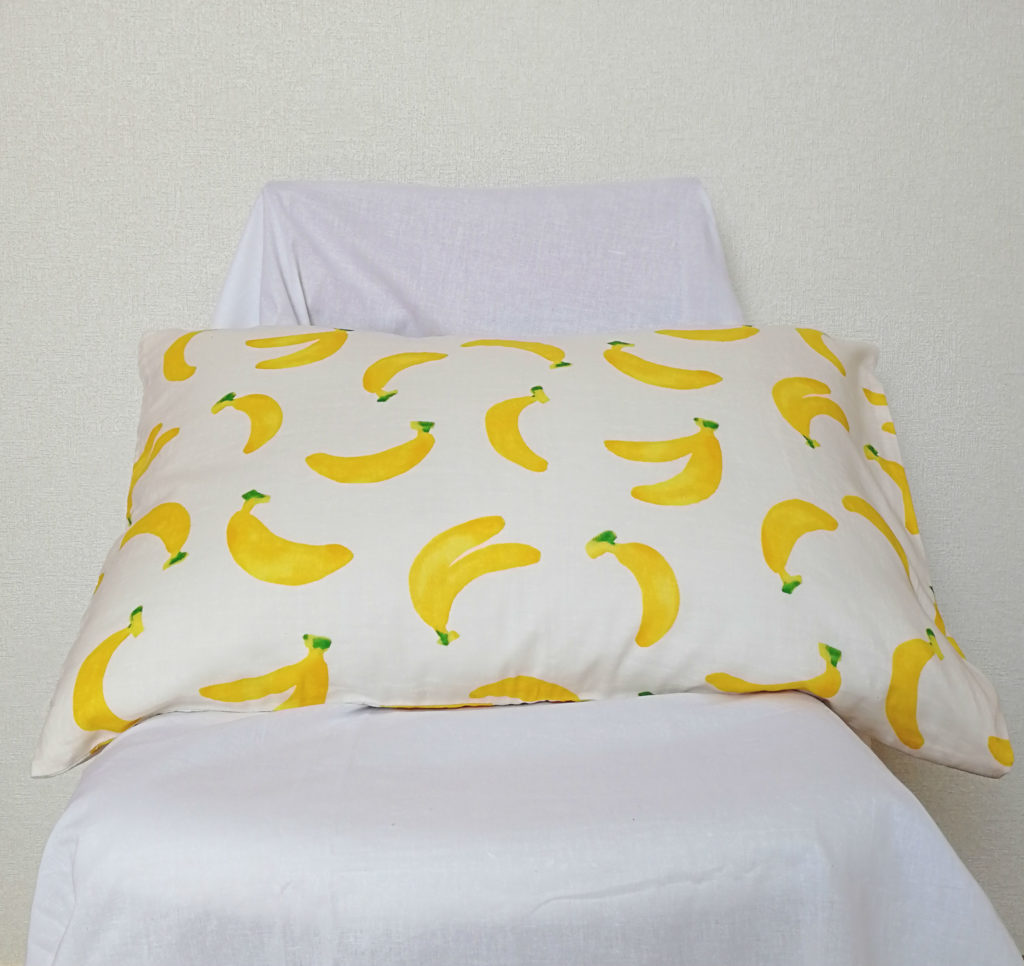 枕カバー　バナナ柄